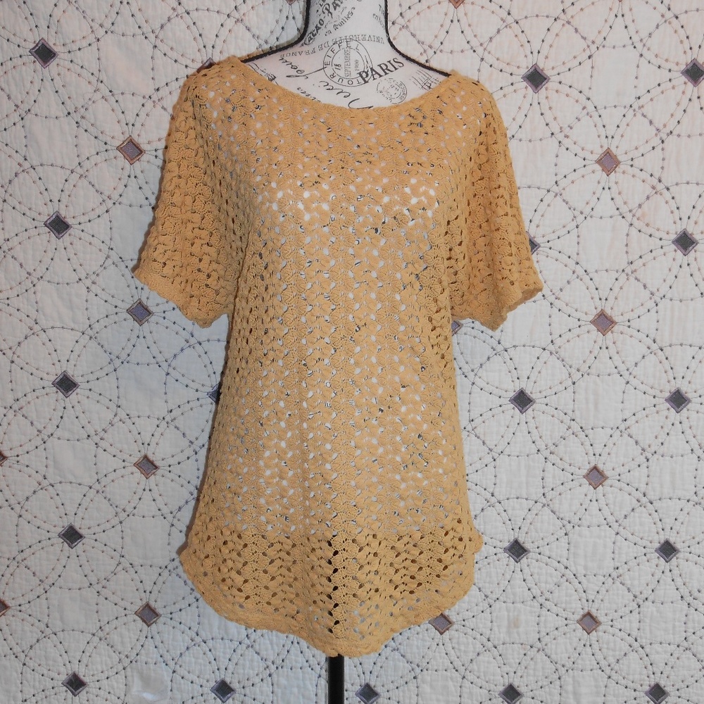 EUC Pretty Rebellious Gold Patterned Knit Top M